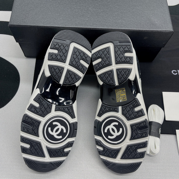 CHANEL sneaker