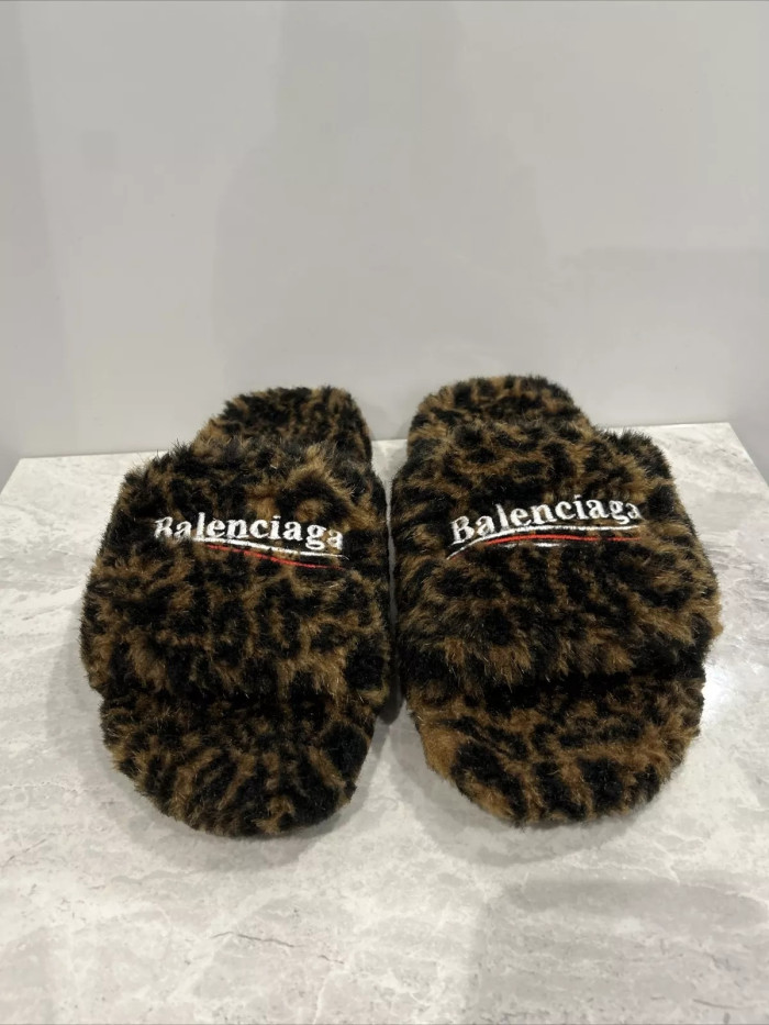 Ba*len*cia*ga furry slide sandal