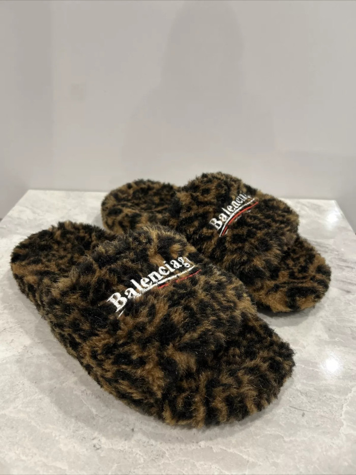Ba*len*cia*ga furry slide sandal
