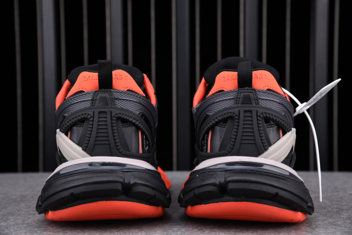 Ba*len*cia*ga track trainer