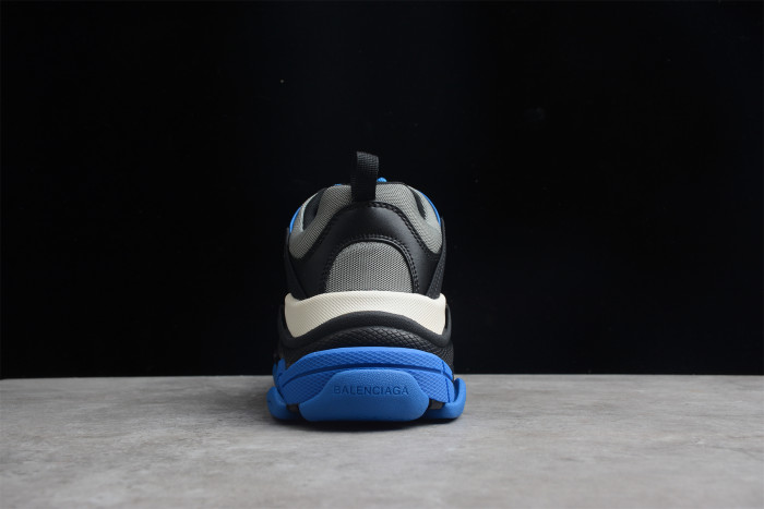 Ba*len*cia*ga triple s sneaker in blue 536737-w20c5-0107